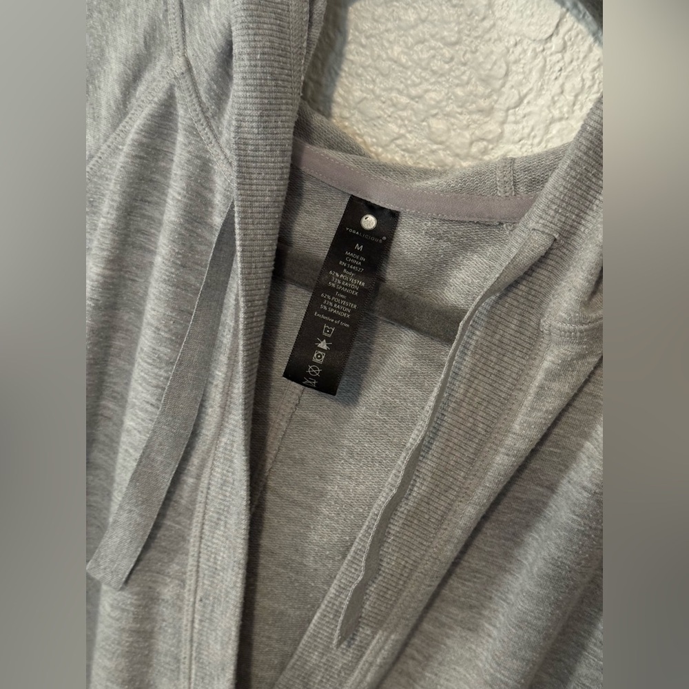 Yogalicious women's hooded, long-sleeve, crossover wrap-style top size M - Picture 2 of 3